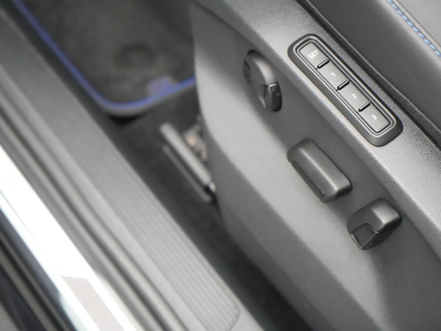 Volkswagen T-Roc T-Roc R  MATRIX AKRAPOVIC PANO AHK BEATS LEDER