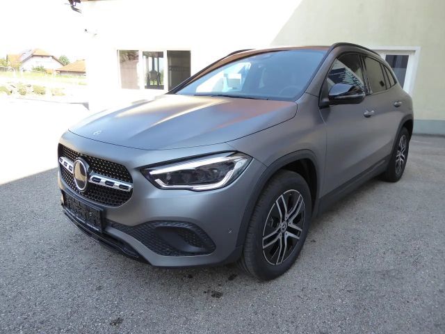 Mercedes-Benz GLA 200 4Matic, AHV,Multibeam,Acc ,Winterp.Matt