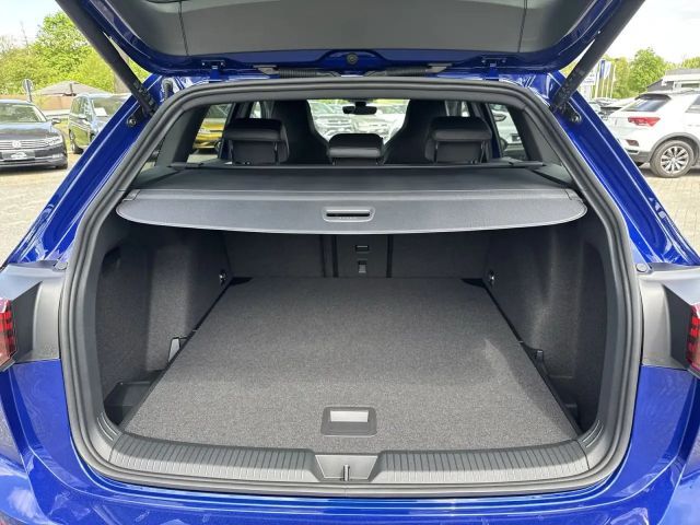 Volkswagen Golf 1.5 eTSI DSG Golf VIII R-Line