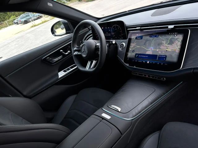 Mercedes-Benz E 220 AMG Line E 220 d Sedan