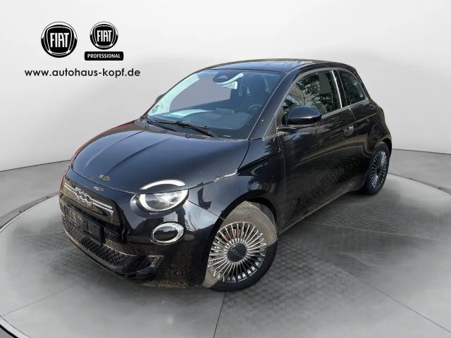 Fiat 500e Action