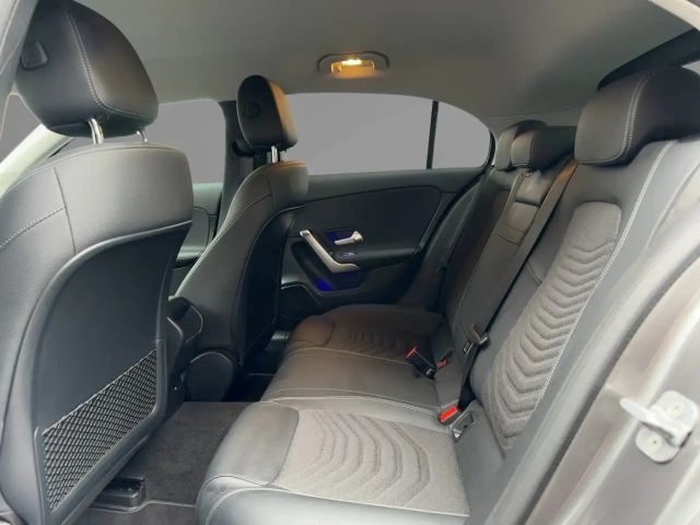 Mercedes-Benz A 180 A 180 d Progressive