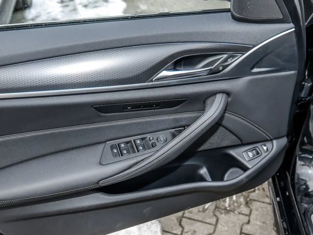 BMW 530 530e M-Sport Touring xDrive