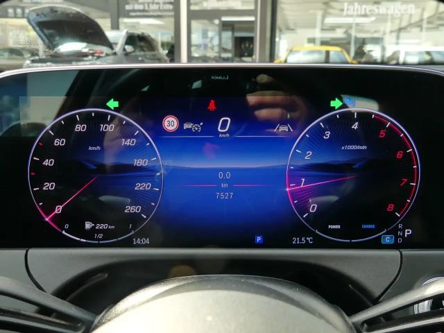 Mercedes-Benz E 200 AVANTGARDE Sedan