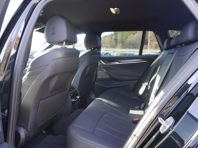 BMW 530 530d M-Sport Touring xDrive