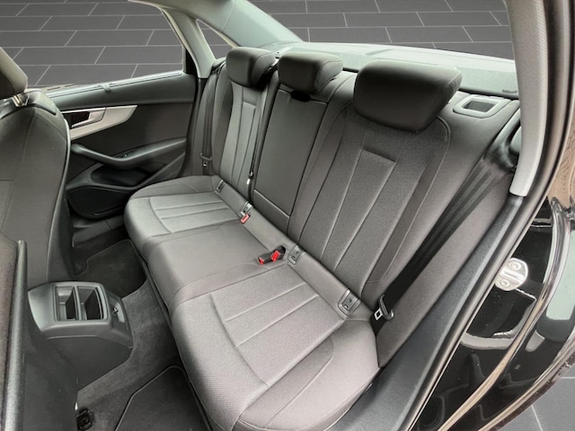 Audi A4 40 TFSI Quattro S-Tronic Sedan