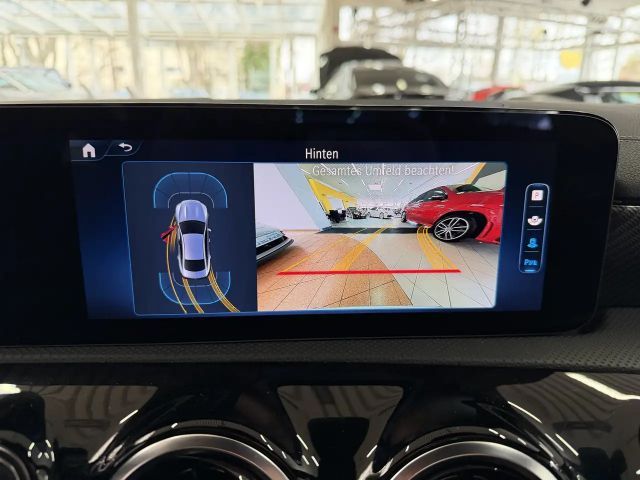 Mercedes-Benz CLA 180 Sedan Urban