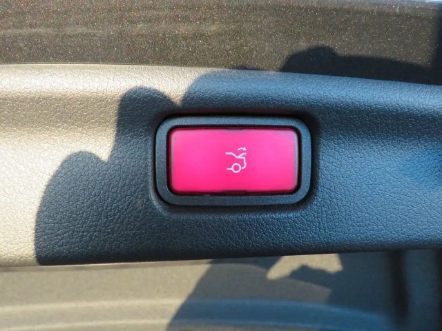 Mercedes-Benz C 180 AVANTGARDE Sedan