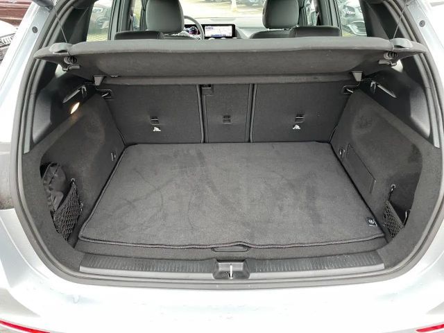 Mercedes-Benz B 200 Progressive Sedan