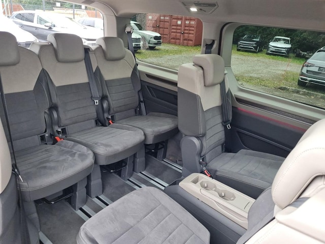 Volkswagen Multivan Lang Style T7