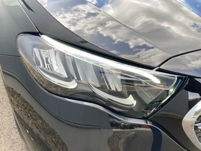 Mercedes-Benz E 220 AVANTGARDE E 220 d Sedan