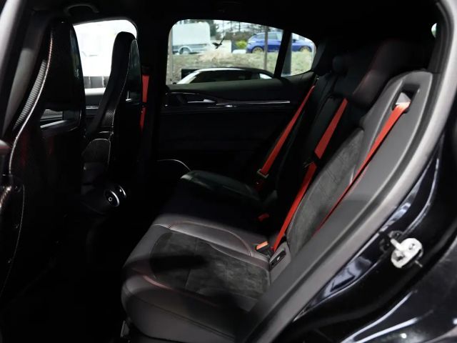 Alfa Romeo Stelvio Carbon Q4 Quadrifoglio