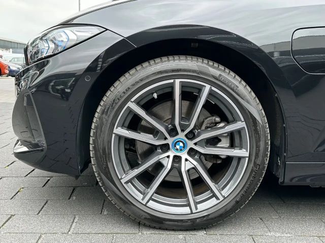 BMW 330 330e Touring xDrive