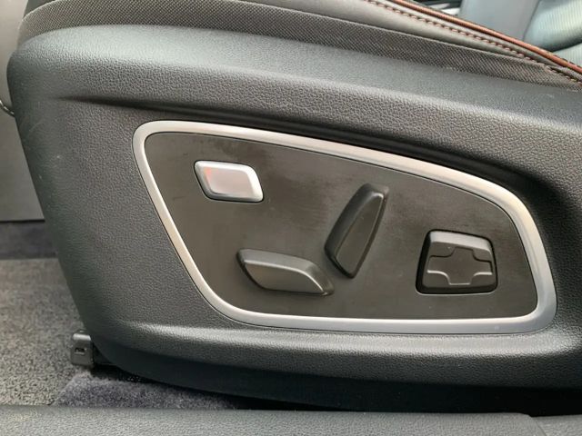 Renault Koleos Blue Initiale Paris