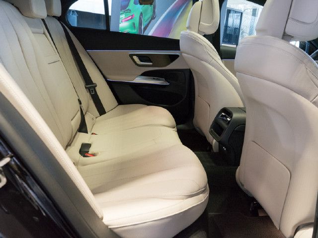 Mercedes-Benz E 200 AMG Line Sedan