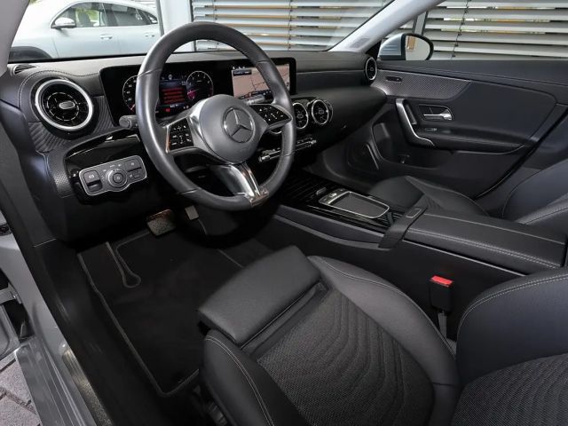 Mercedes-Benz CLA 180 KAMERA+SPURHALTE+LED+18"