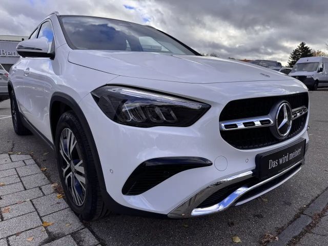 Mercedes-Benz GLA 200 *Panodach*LED*Rückfahrkamera*Easy-Pack*