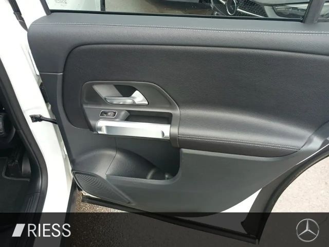 Mercedes-Benz GLB 200 7-Sitzer+AHK+Fahrass.P+Pano+Kamera+Night