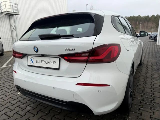 BMW 118 118i Sedan Sport Line