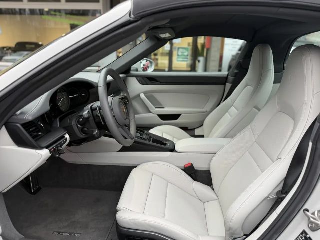 Porsche 992 4 Cabrio GTS Targa