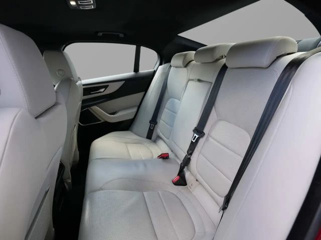 Jaguar XE D200 R-Dynamic S