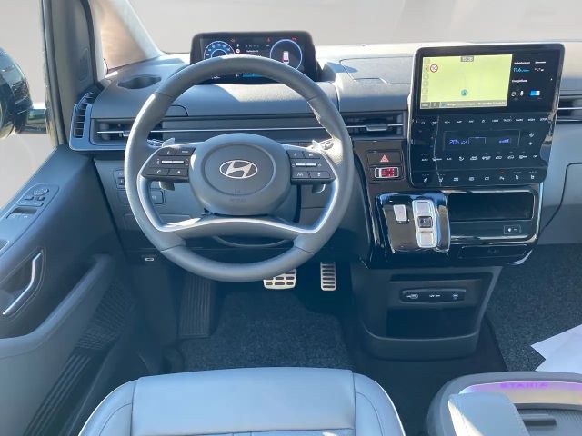 Hyundai Staria Signature