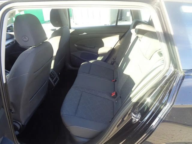 Volkswagen Golf Life Variant