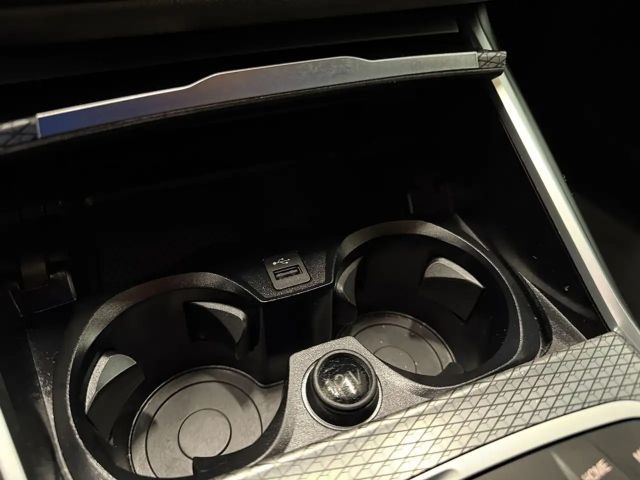 BMW 320 320d M-Sport Sedan