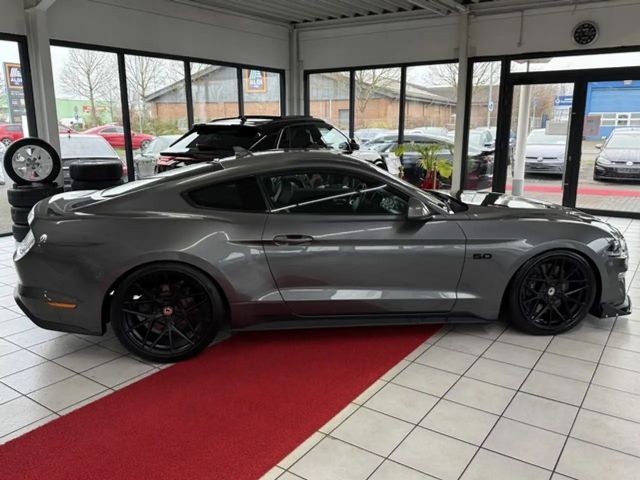 Ford Mustang Fastback GT 5.0 V8
