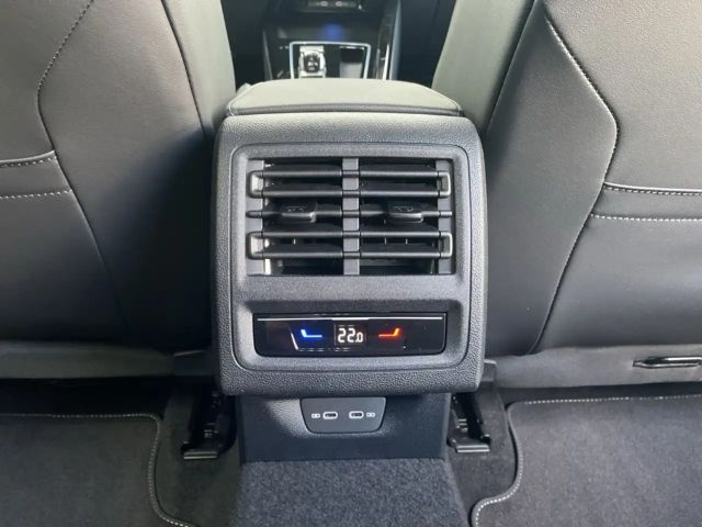 Volkswagen Golf 1.5 eTSI DSG Golf VIII R-Line