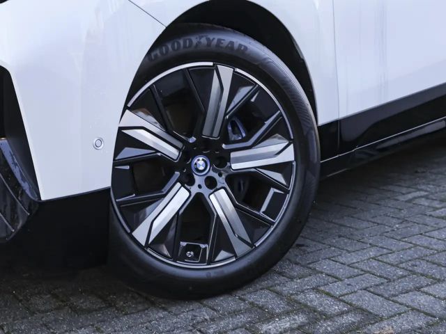BMW iX xDrive40