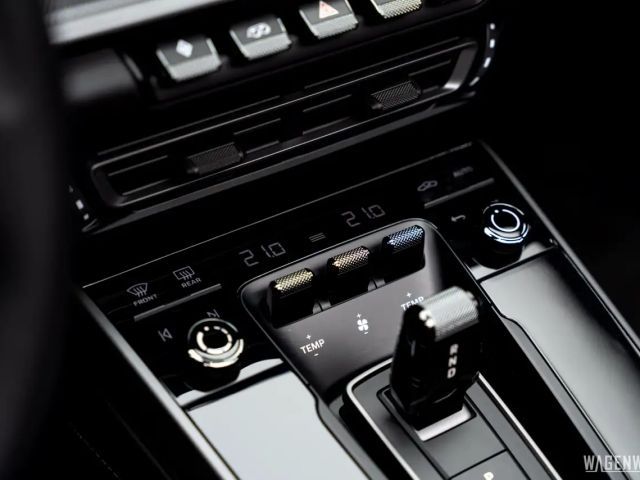 Porsche 992 4 Cabrio Targa