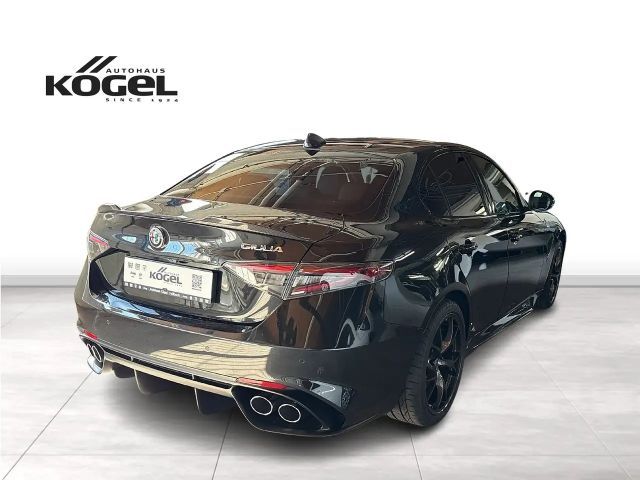 Alfa Romeo Giulia AT8 Quadrifoglio Turbo