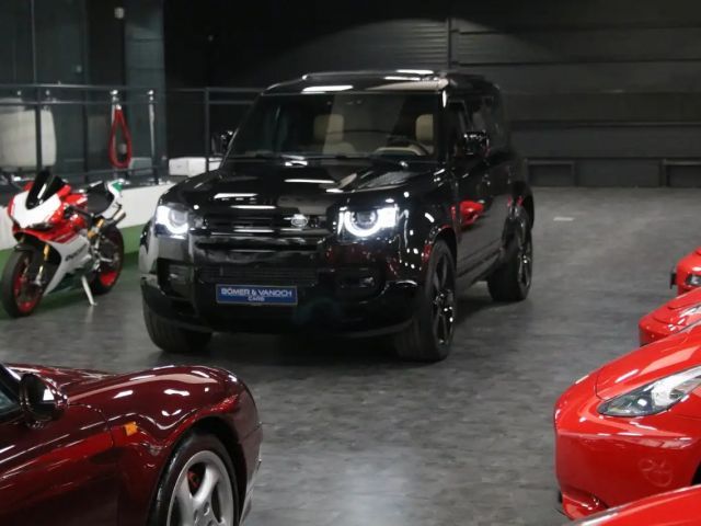 Land Rover Defender 110 D300 Dynamic HSE