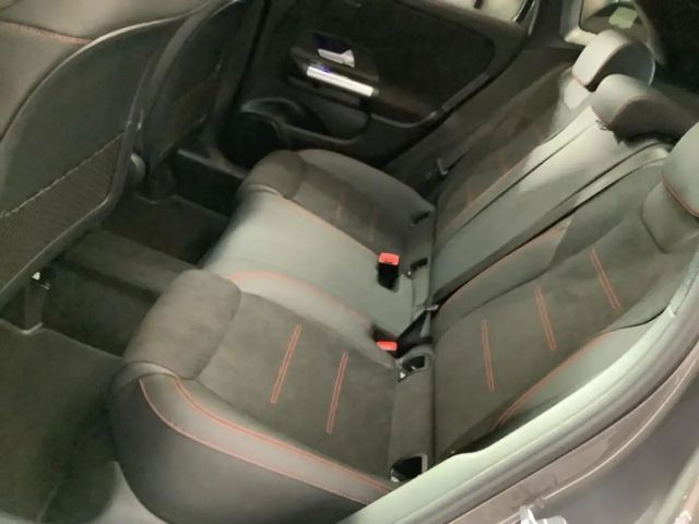 Mercedes-Benz GLA 200 AMG Line