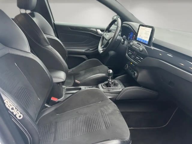 Ford Focus EcoBoost ST Line