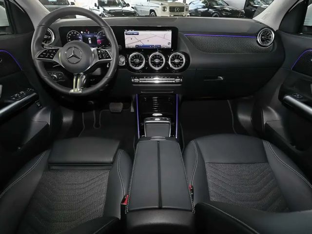 Mercedes-Benz GLA 180 TOTWINKEL+DISTRONIC+360°+LED+KEYLESS+18"