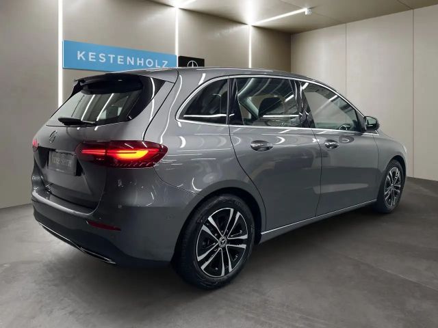 Mercedes-Benz B 200 Sedan