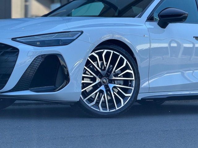 Audi A6 Avant Quattro S-Tronic