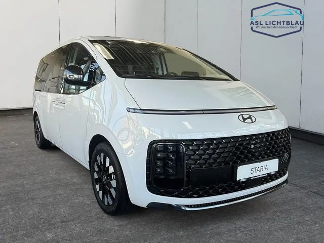 Hyundai Staria Signature