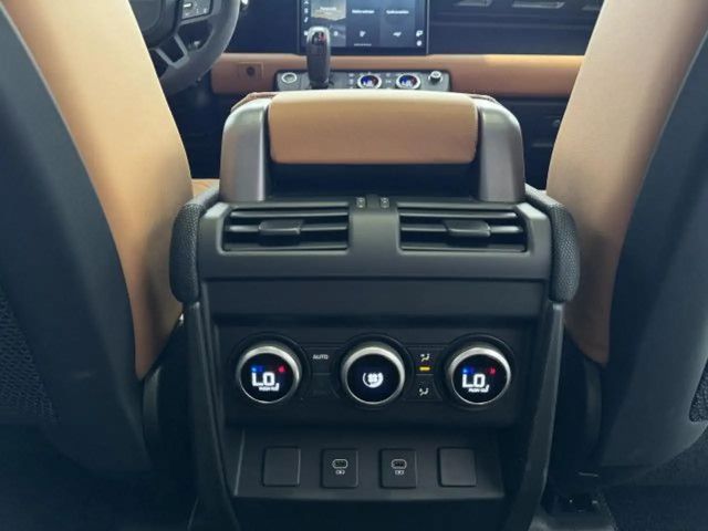 Land Rover Defender 110