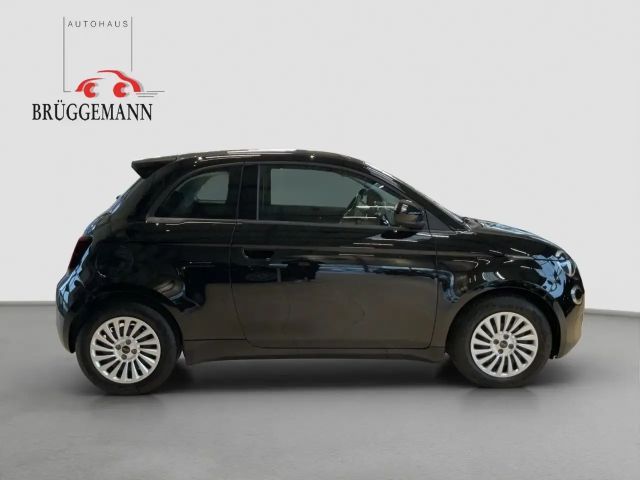 Fiat 500e Action