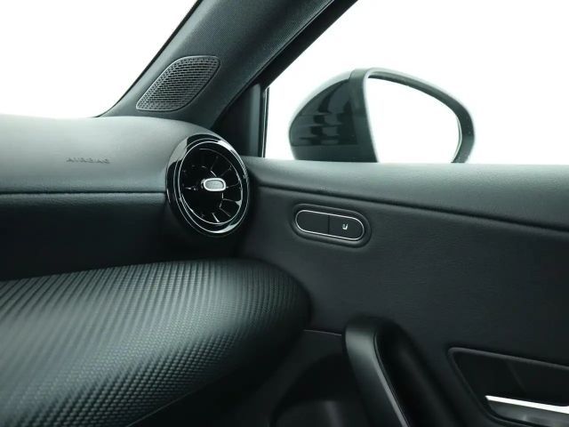 Mercedes-Benz A 180 A 180 d