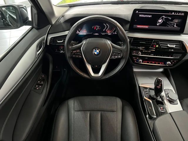 BMW 520 520d Business Line Touring xDrive