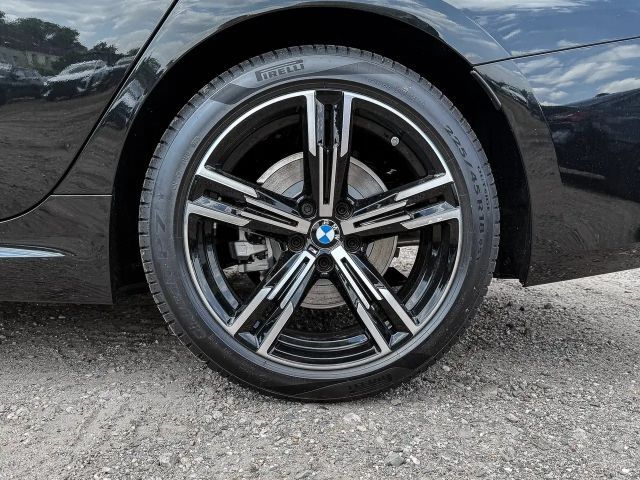 BMW 320 320i M-Sport Sedan