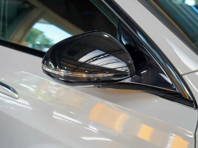 Mercedes-Benz E 220 AMG Line E 220 d Sedan