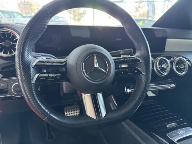 Mercedes-Benz CLA 200 AMG Line Coupé