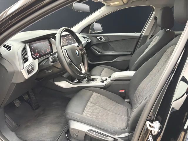 BMW 118 118i 5-deurs Sedan