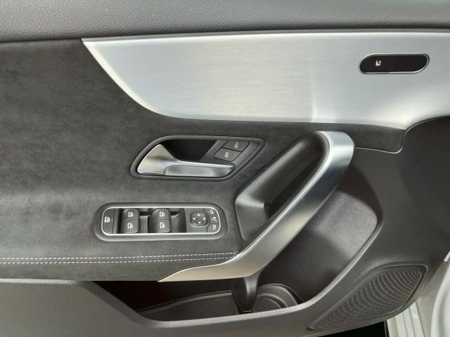 Mercedes-Benz A 180 AMG Line