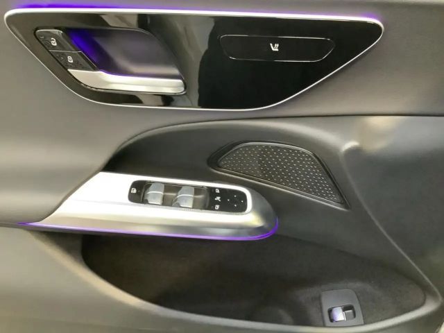 Mercedes-Benz E 200 4MATIC AVANTGARDE Sedan